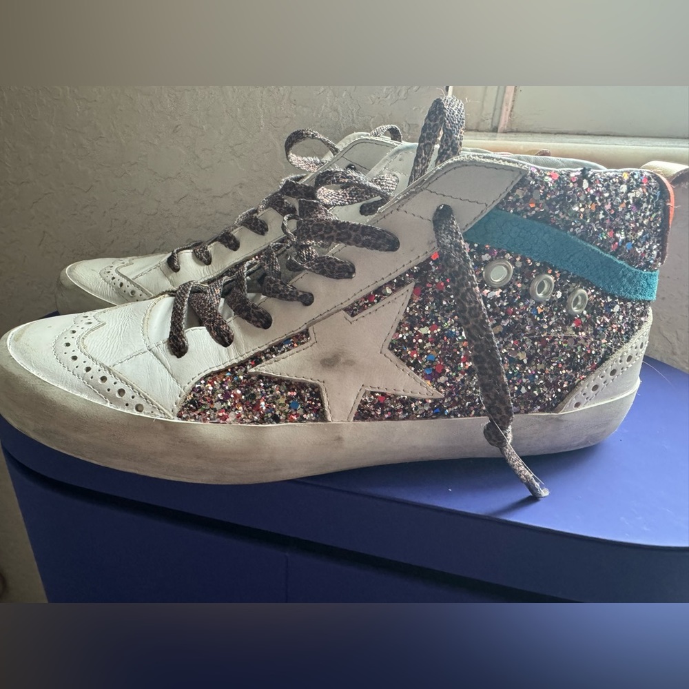 I am selling these original shoes, I don't have the boxes, I brought them from